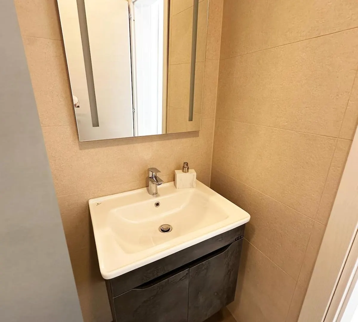Elegant Escape In Pacaville Saint Julian's Apartment