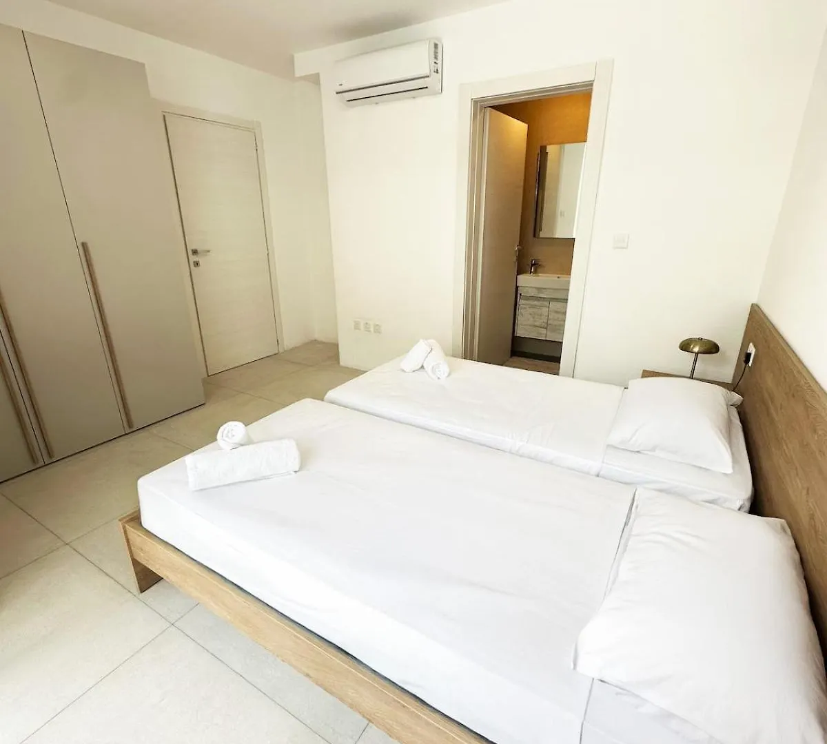 Elegant Escape In Pacaville Saint Julian's Apartment