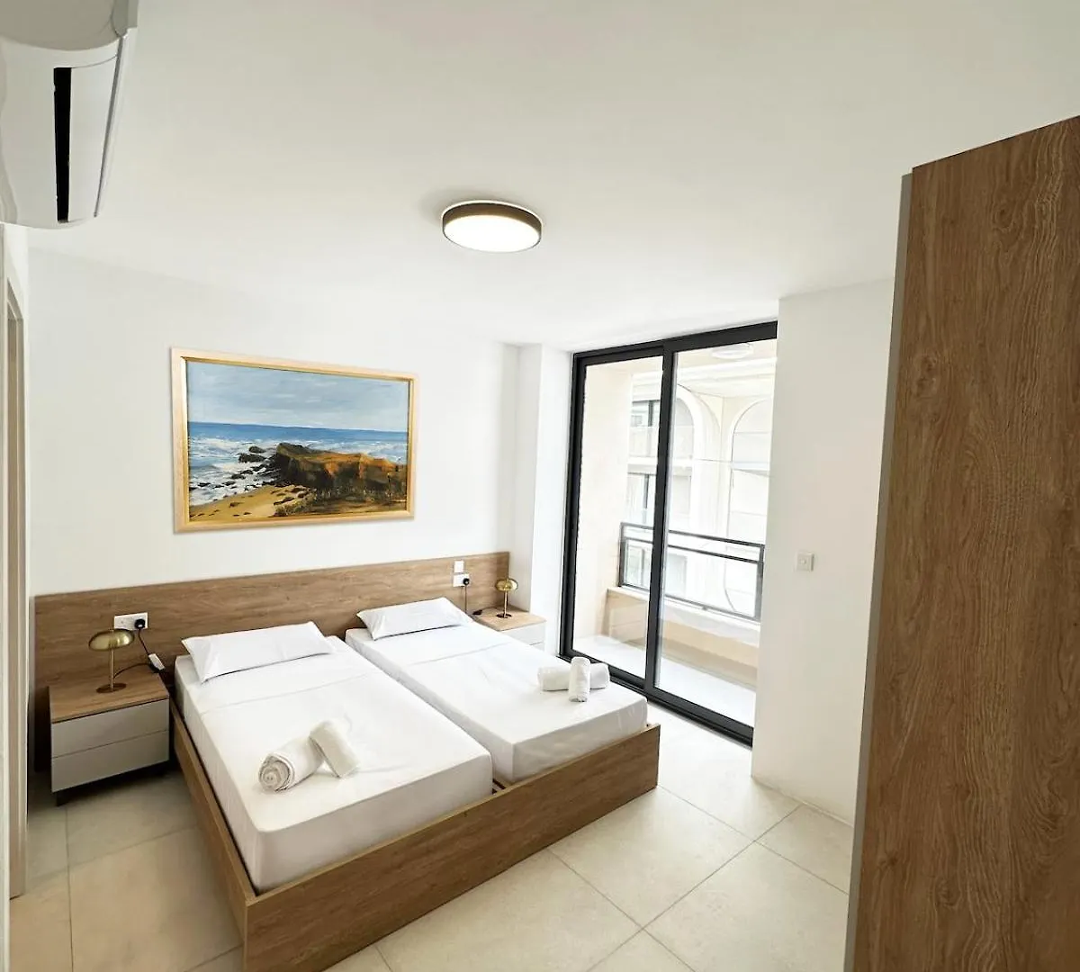 Elegant Escape In Pacaville Saint Julian's Apartment