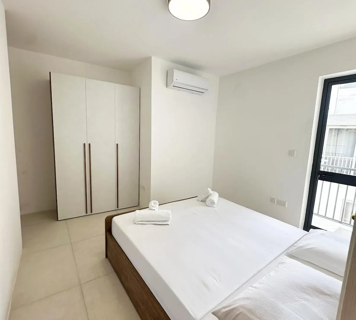 Apartment Elegant Escape In Pacaville Saint Julian's